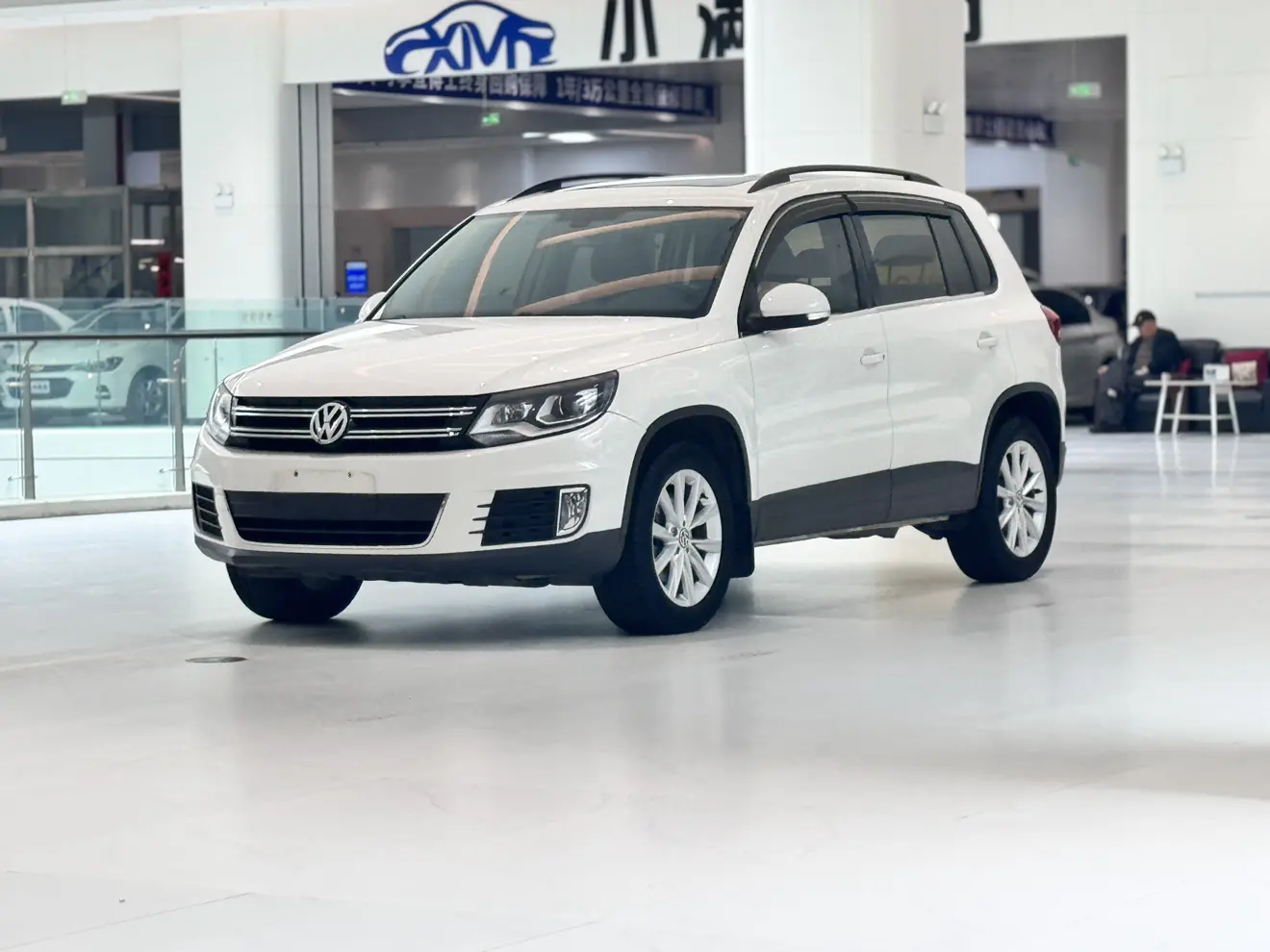 Volkswagen Tiguan (Tharu)