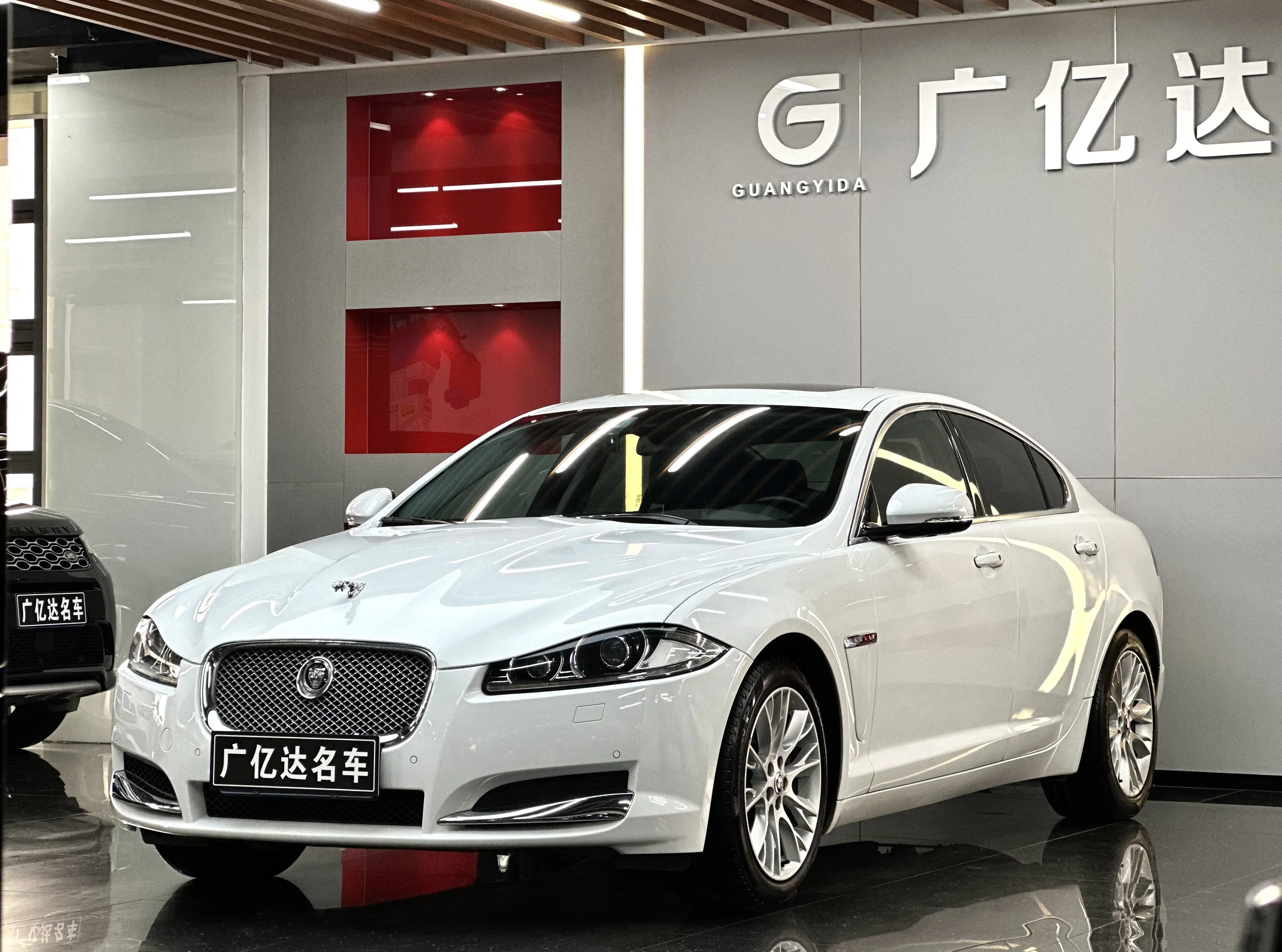 Jaguar XF