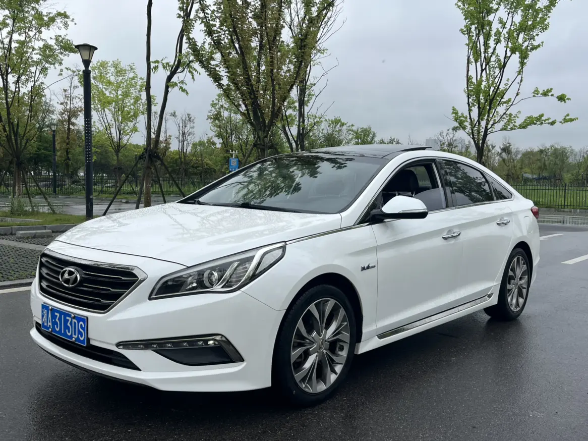 Hyundai Sonata nine
