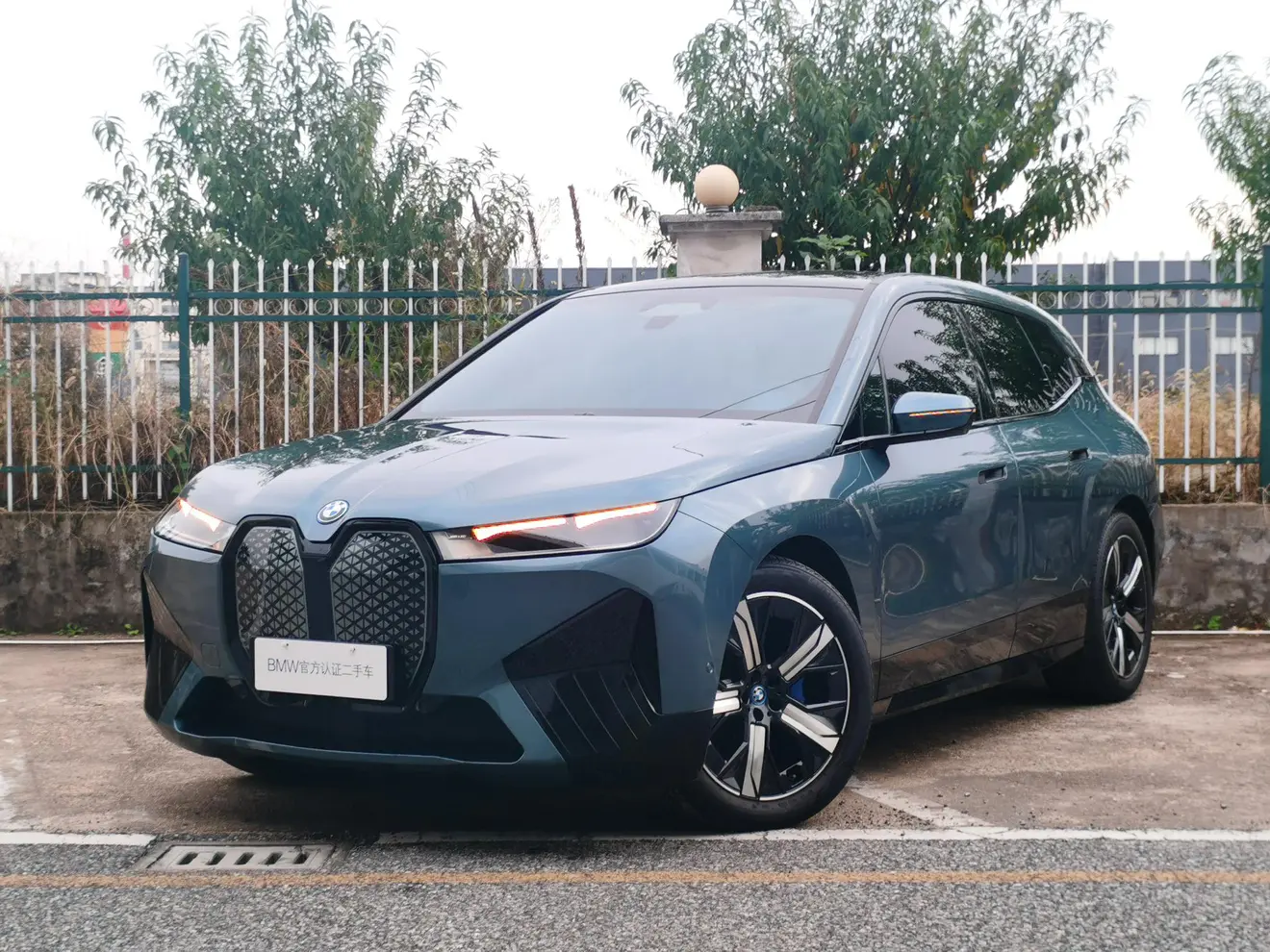 BMW iX
