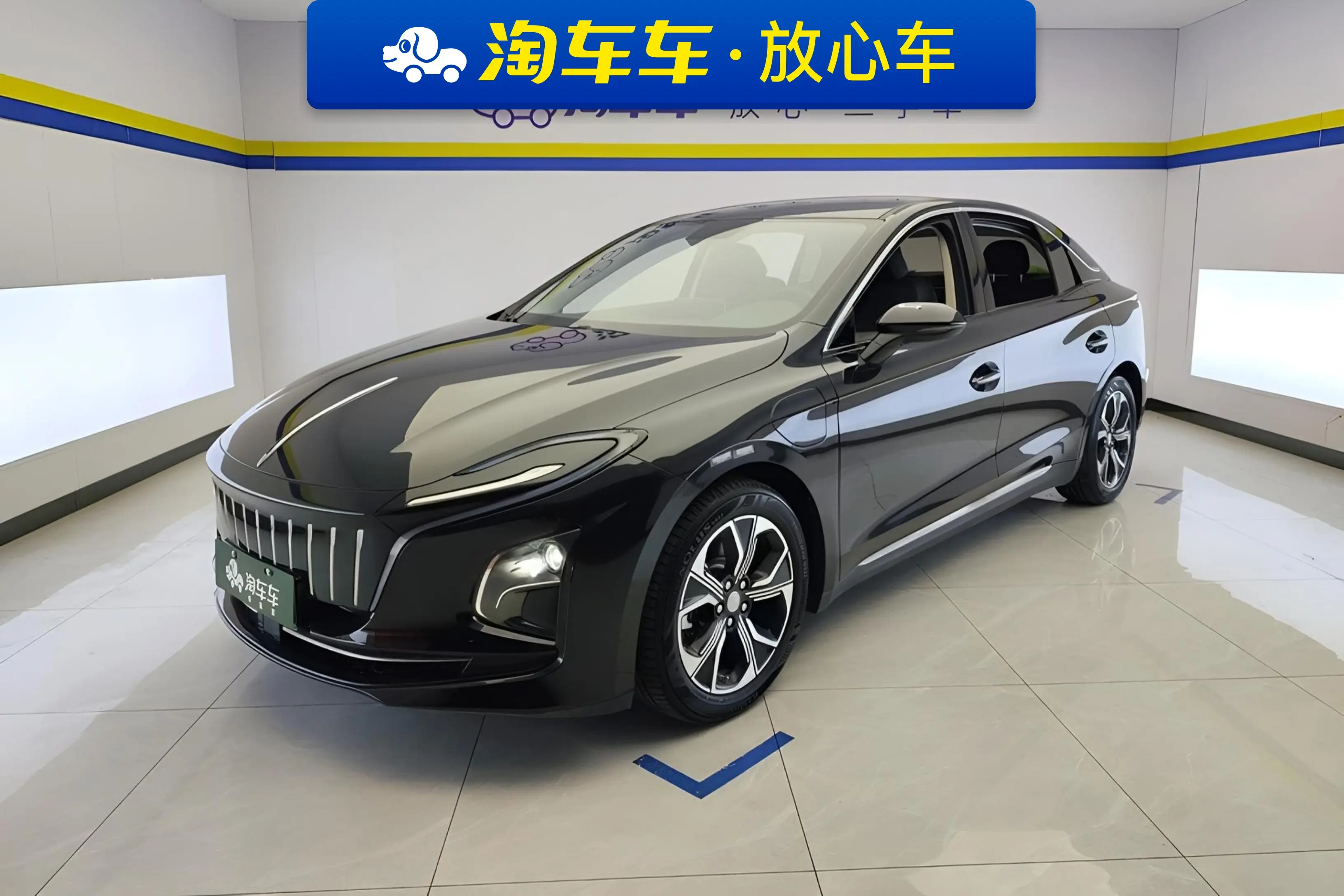 Hongqi E-QM5