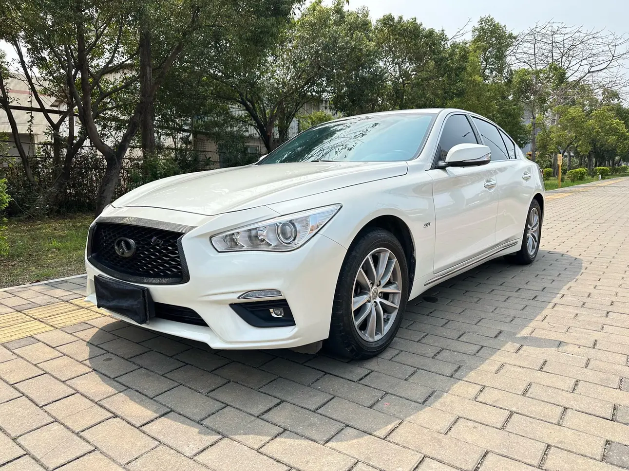 Infiniti Q50L