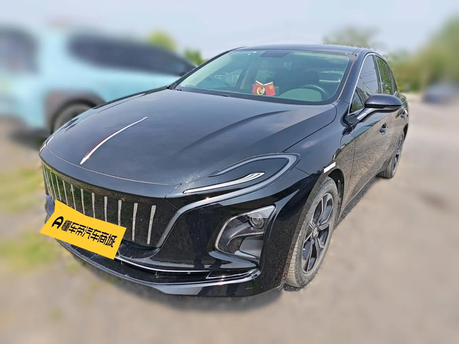Hongqi E-QM5