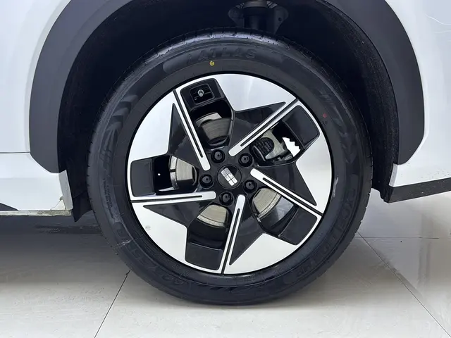 Geely Galaxy E5