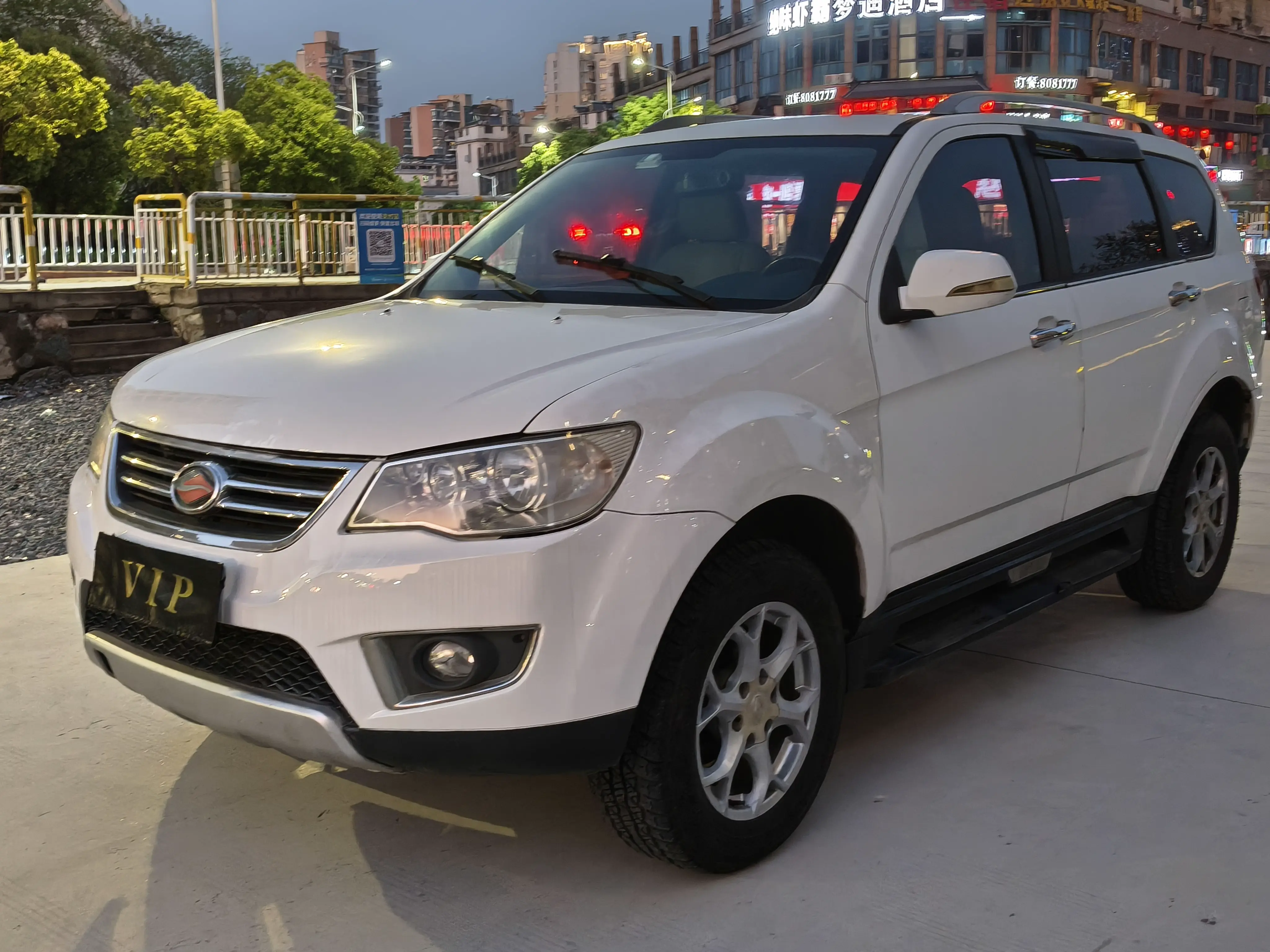 Lu Feng Landwind X8