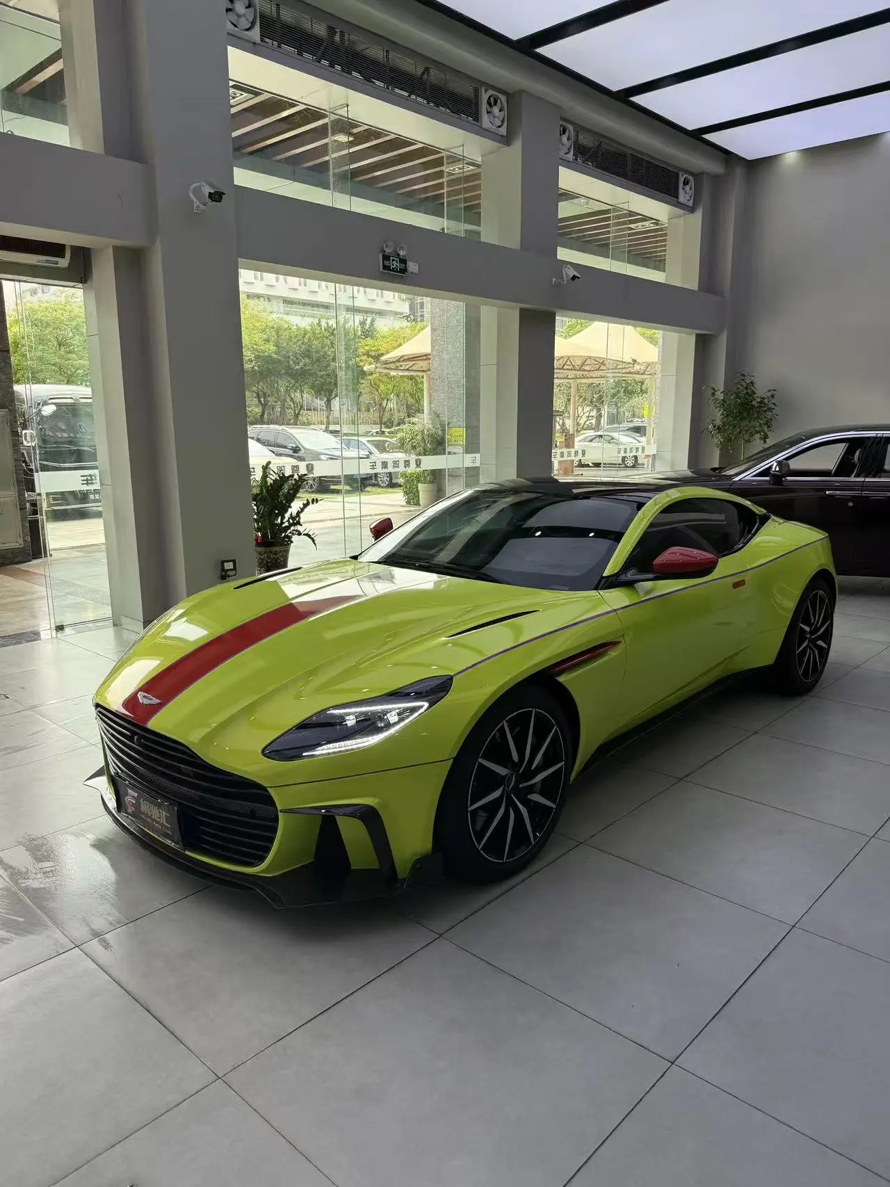 Aston Martin DB11