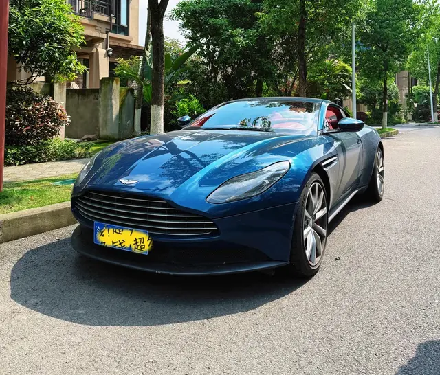 Aston Martin DB11