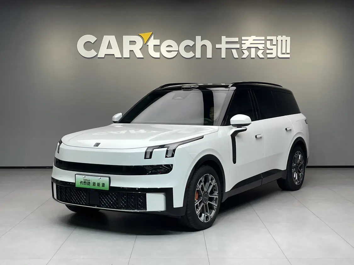 Lynk & Co 900
