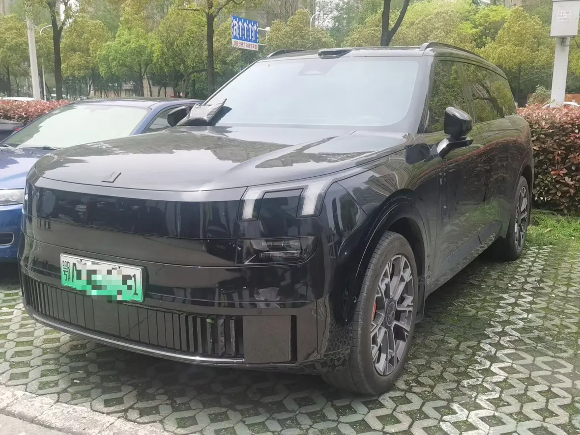 Lynk & Co 900