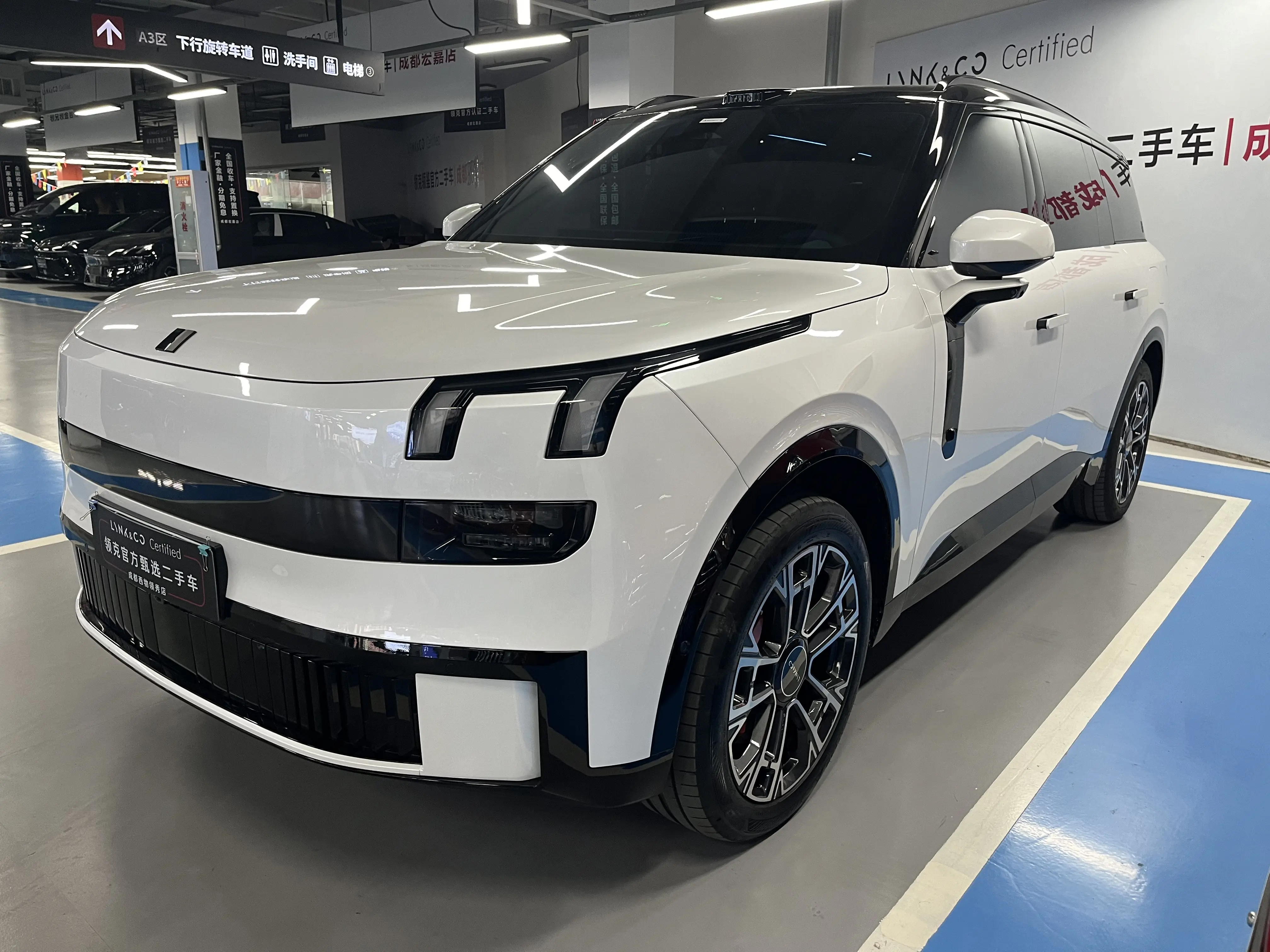 Lynk & Co 900