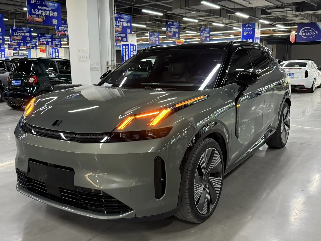 Lynk & Co 08 EM-P