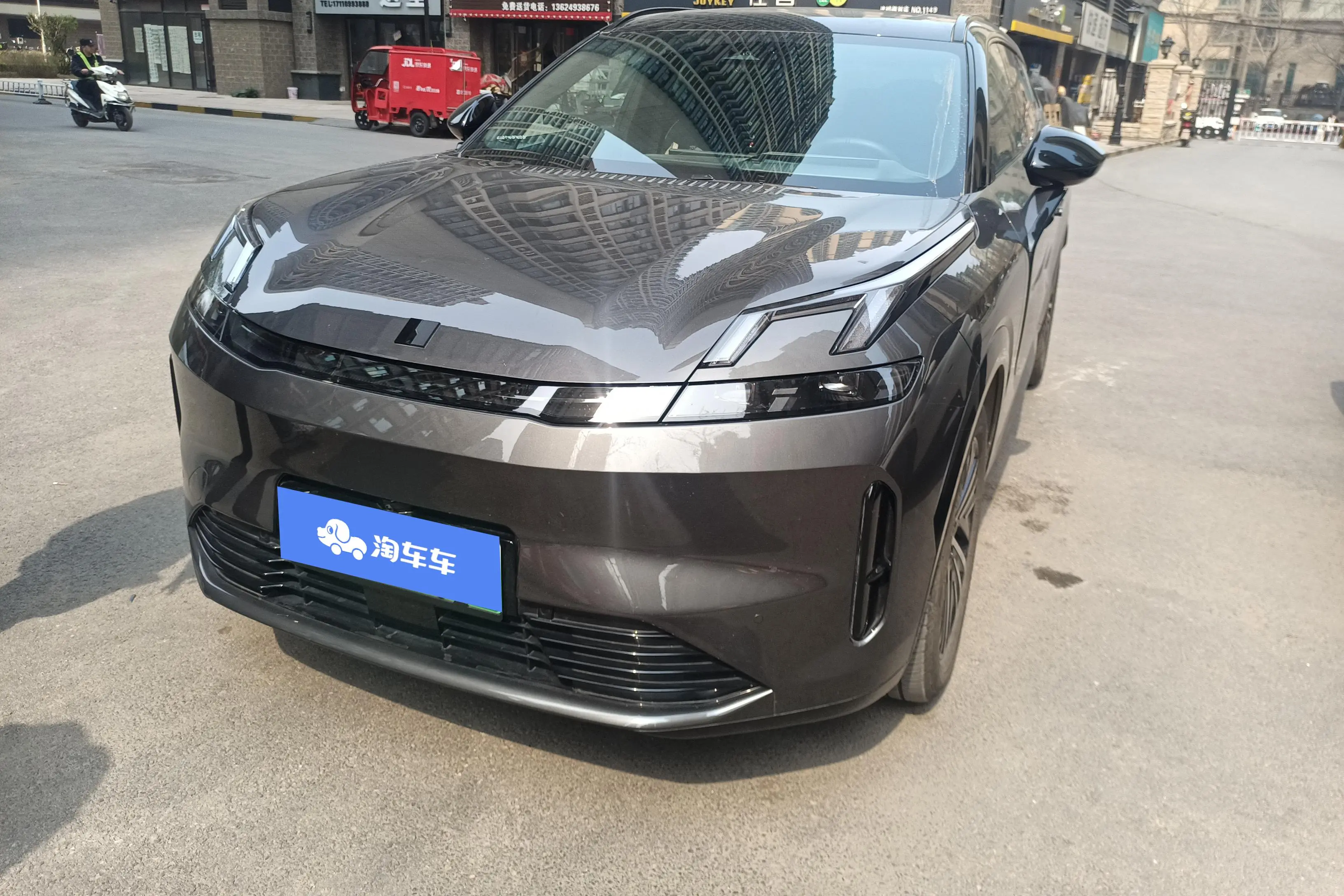 Lynk & Co 08 EM-P