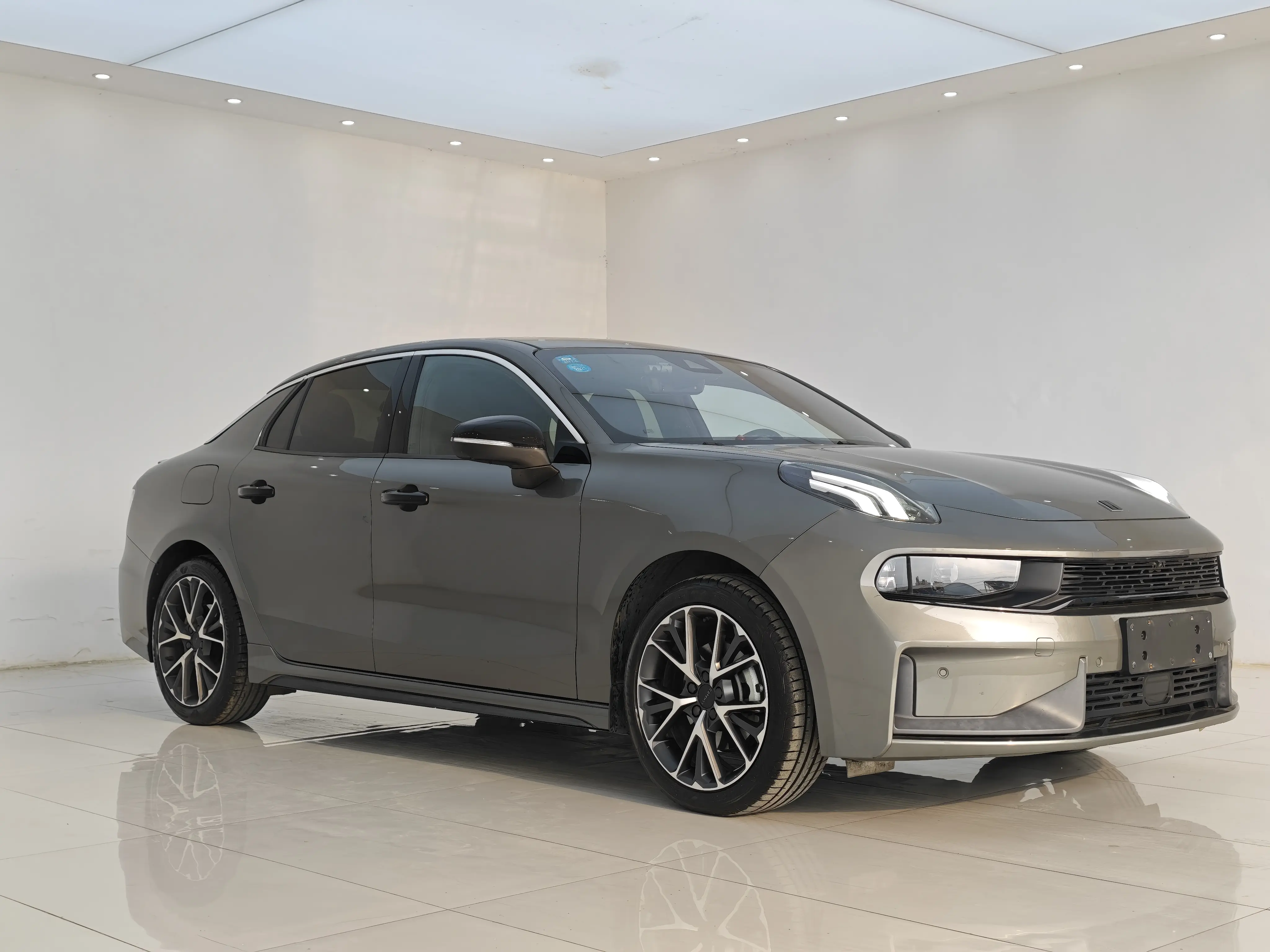 Lynk & Co 03