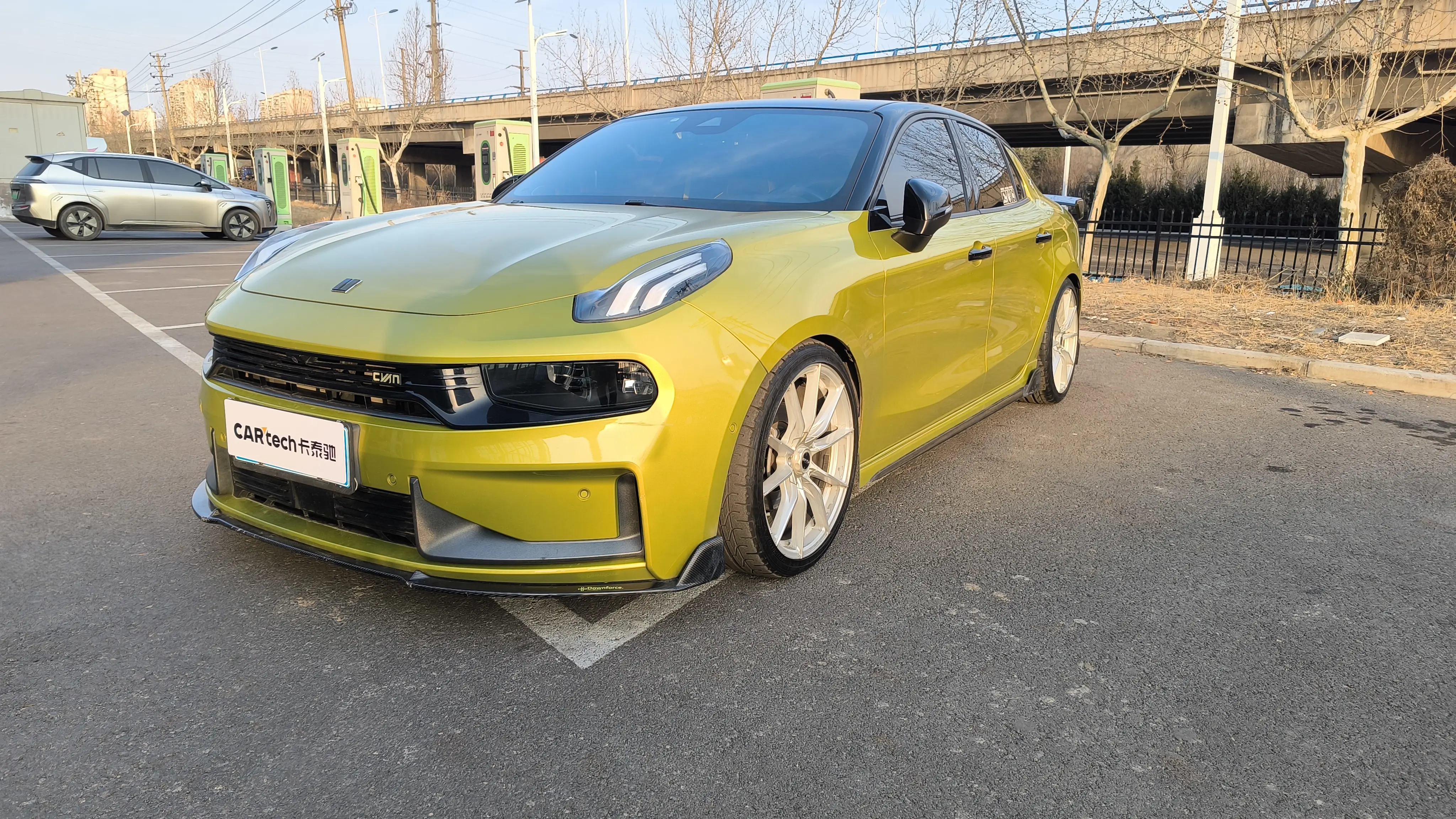 Lynk & Co 03