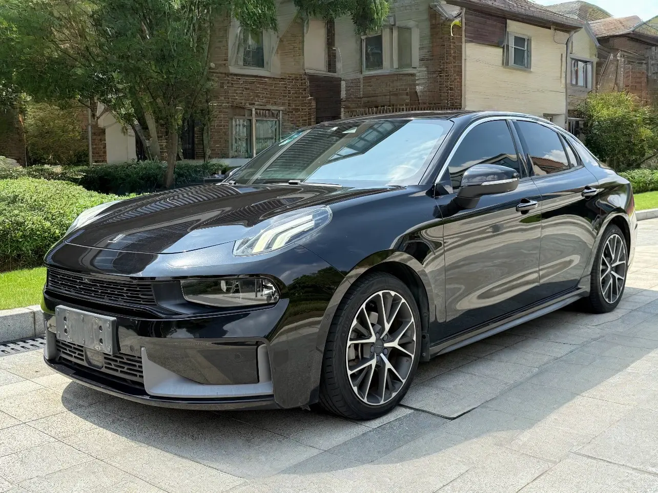 Lynk & Co 03