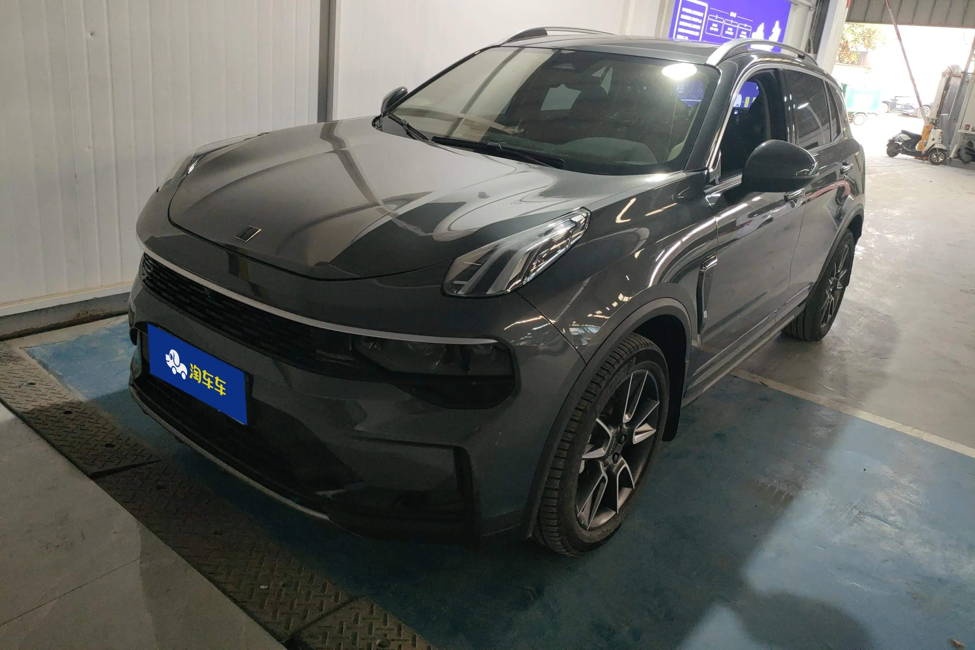 Lynk & Co 01