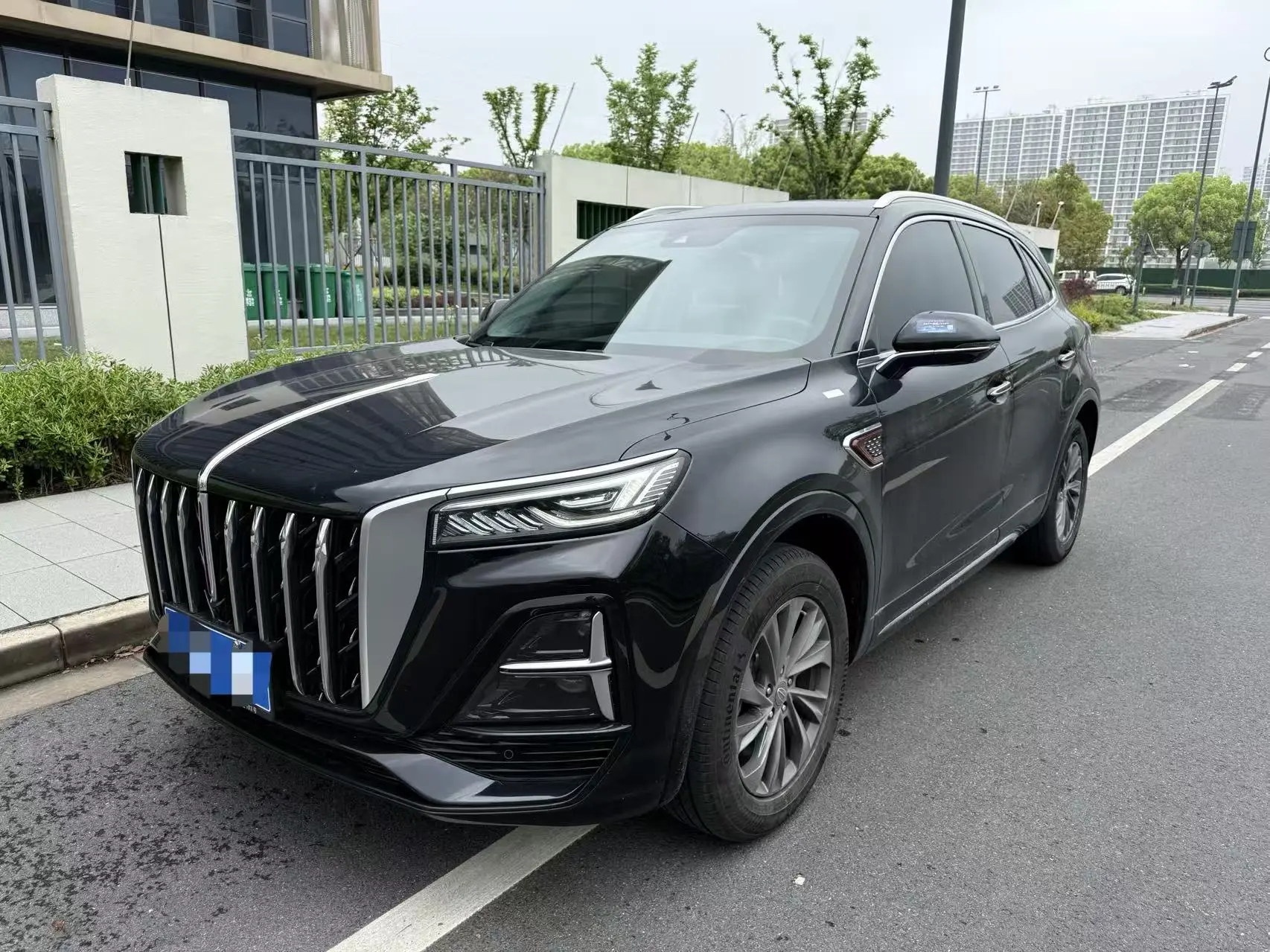 Hongqi HS5