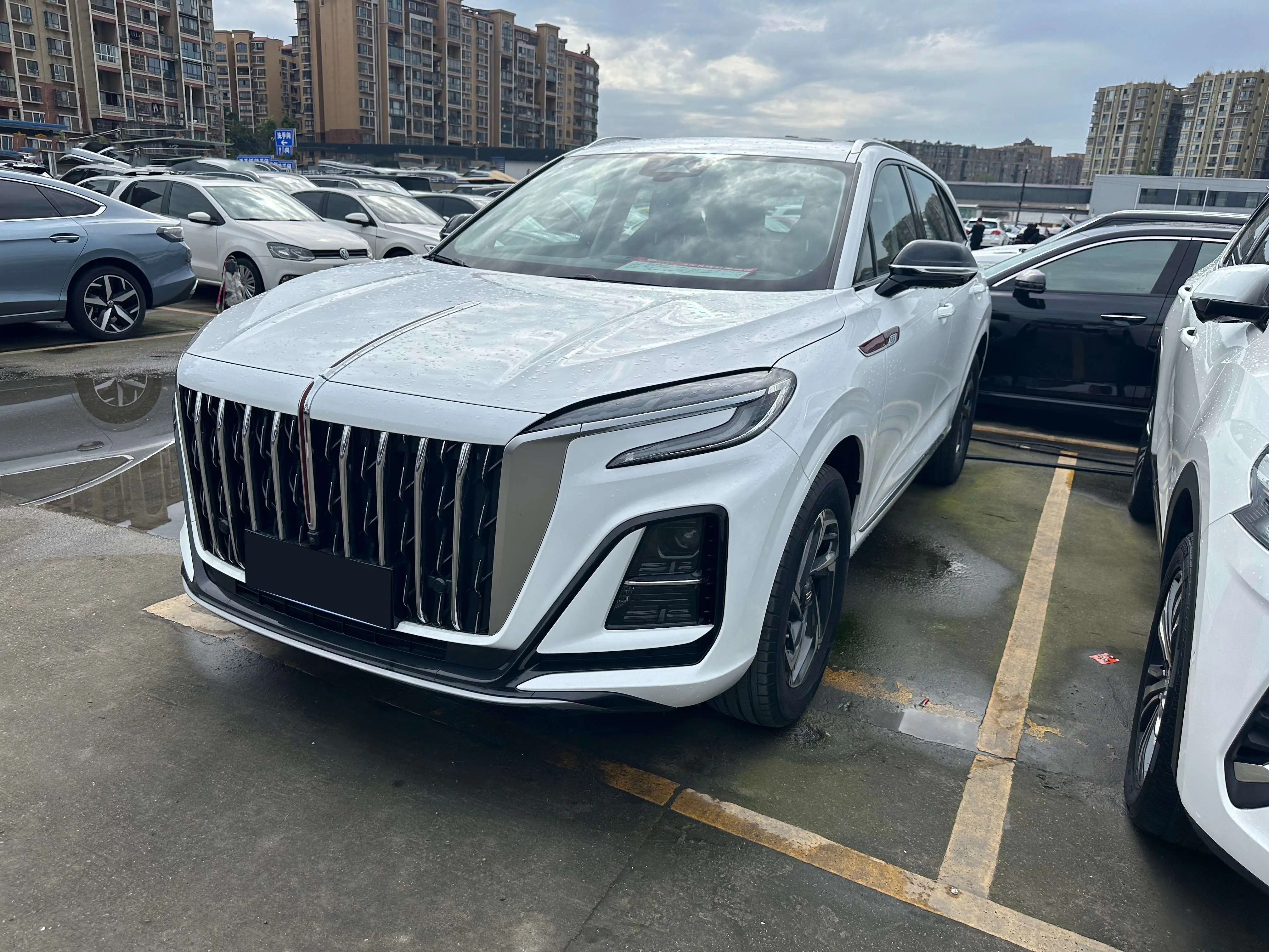 Hongqi HS3