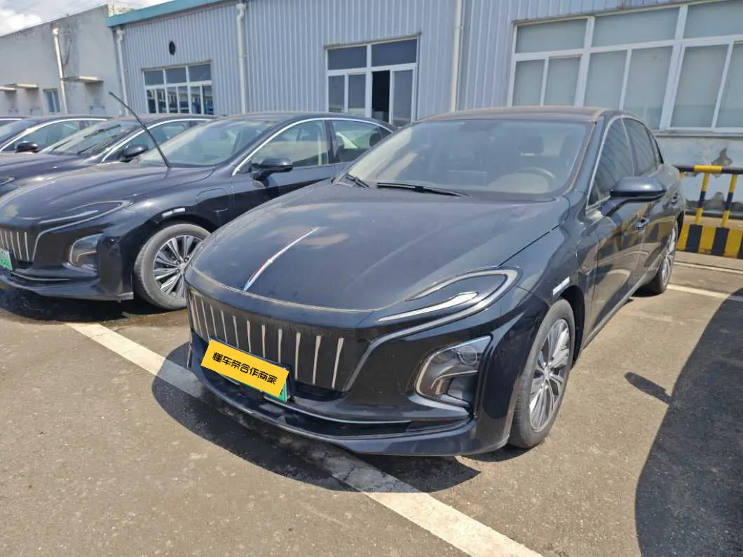 Hongqi E-QM5