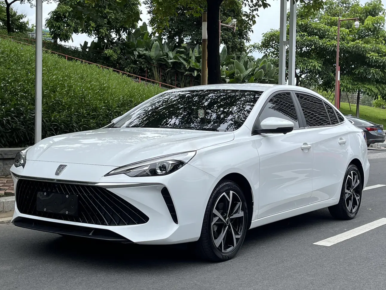 Roewe i5