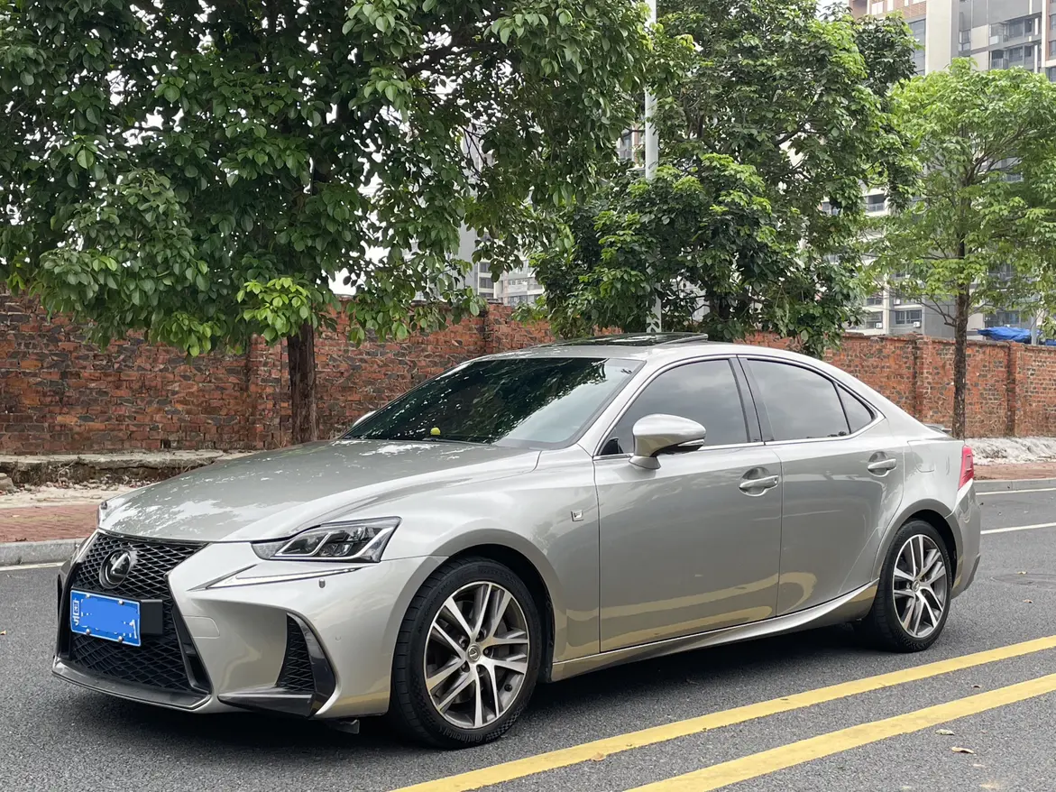 Lexus IS