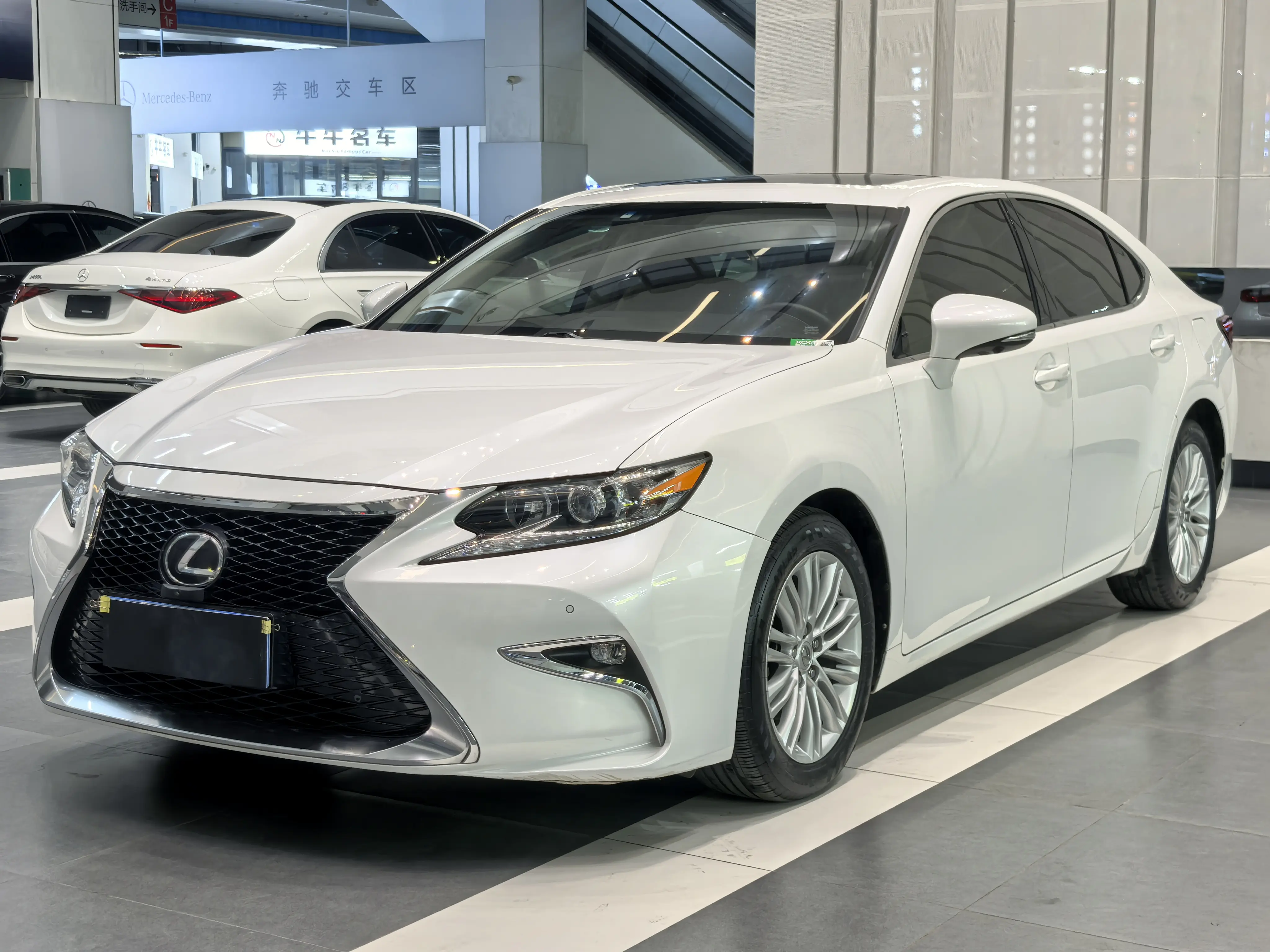 Lexus ES