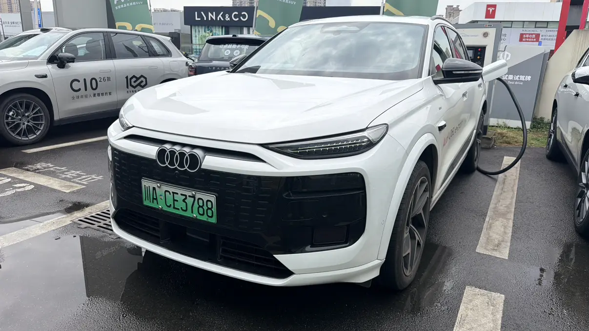 Audi Q6L e-tron