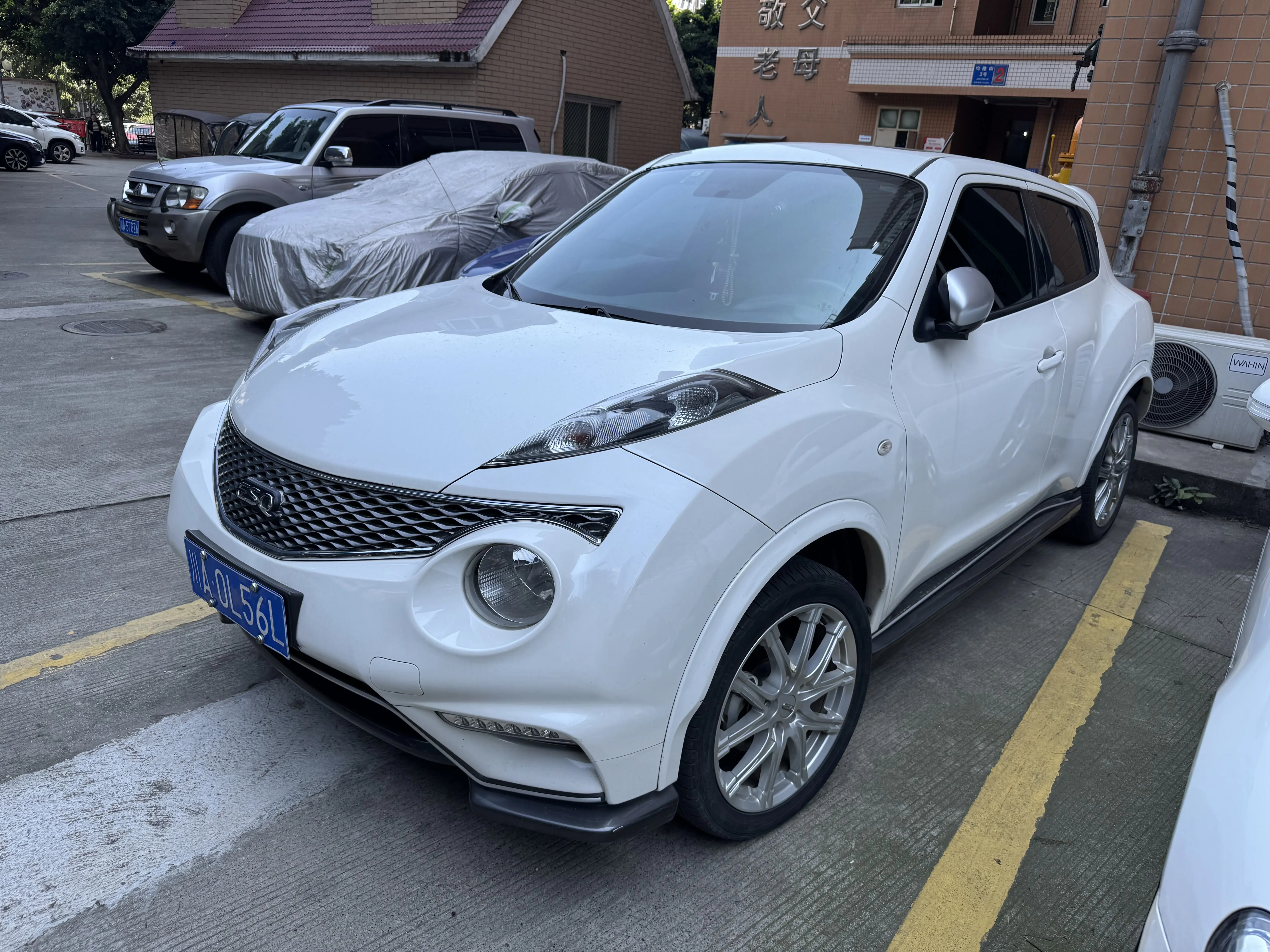 Infiniti ESQ