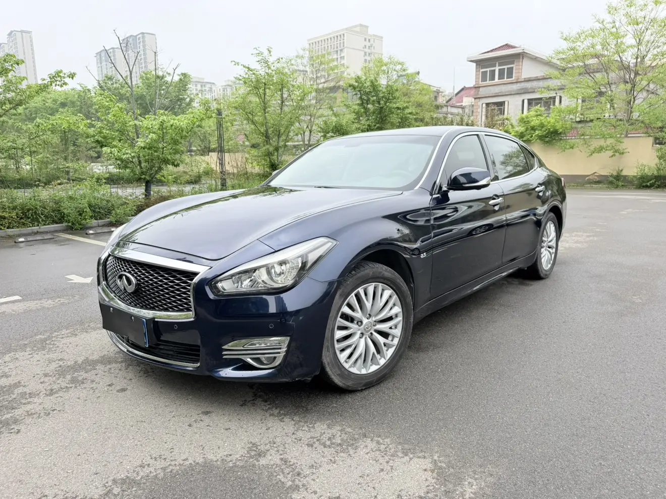 Infiniti Q70