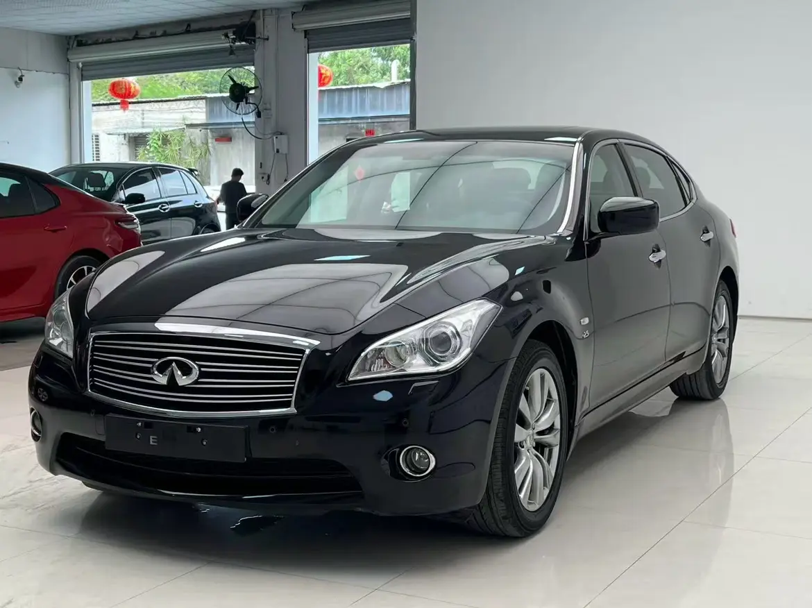 Infiniti Q70