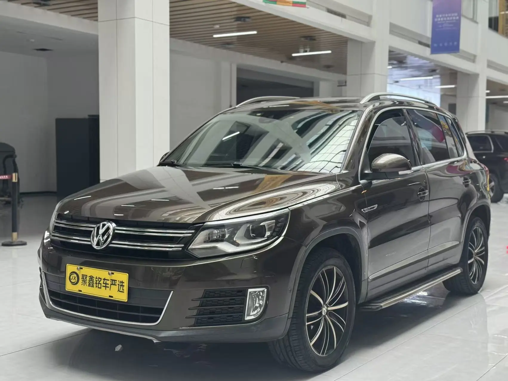 Volkswagen Tiguan (Tharu)