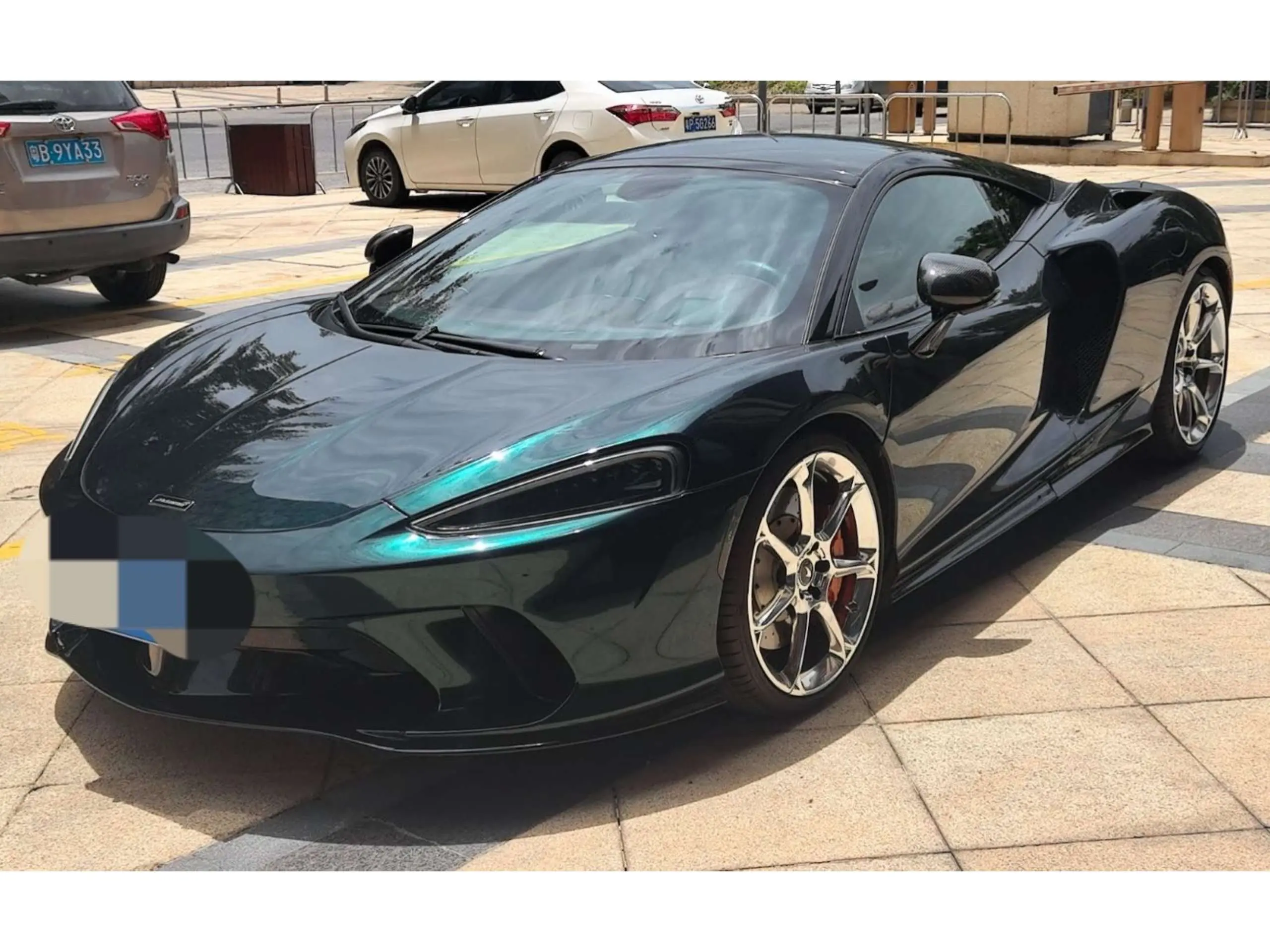 McLaren GT