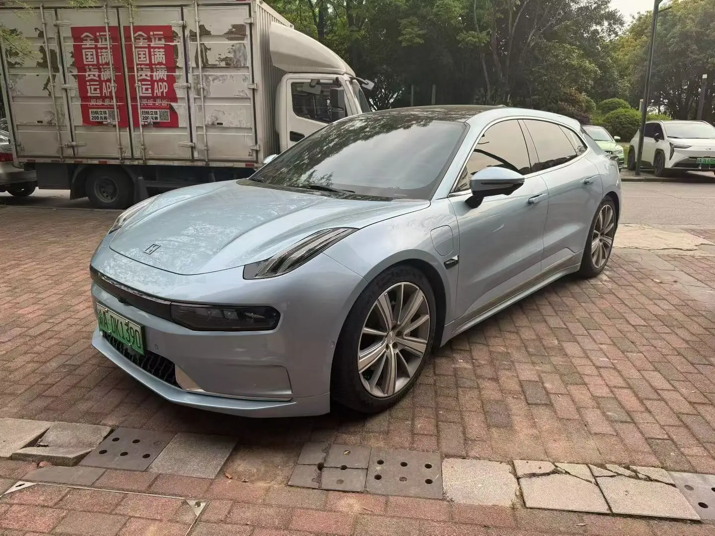 ZEEKR 001