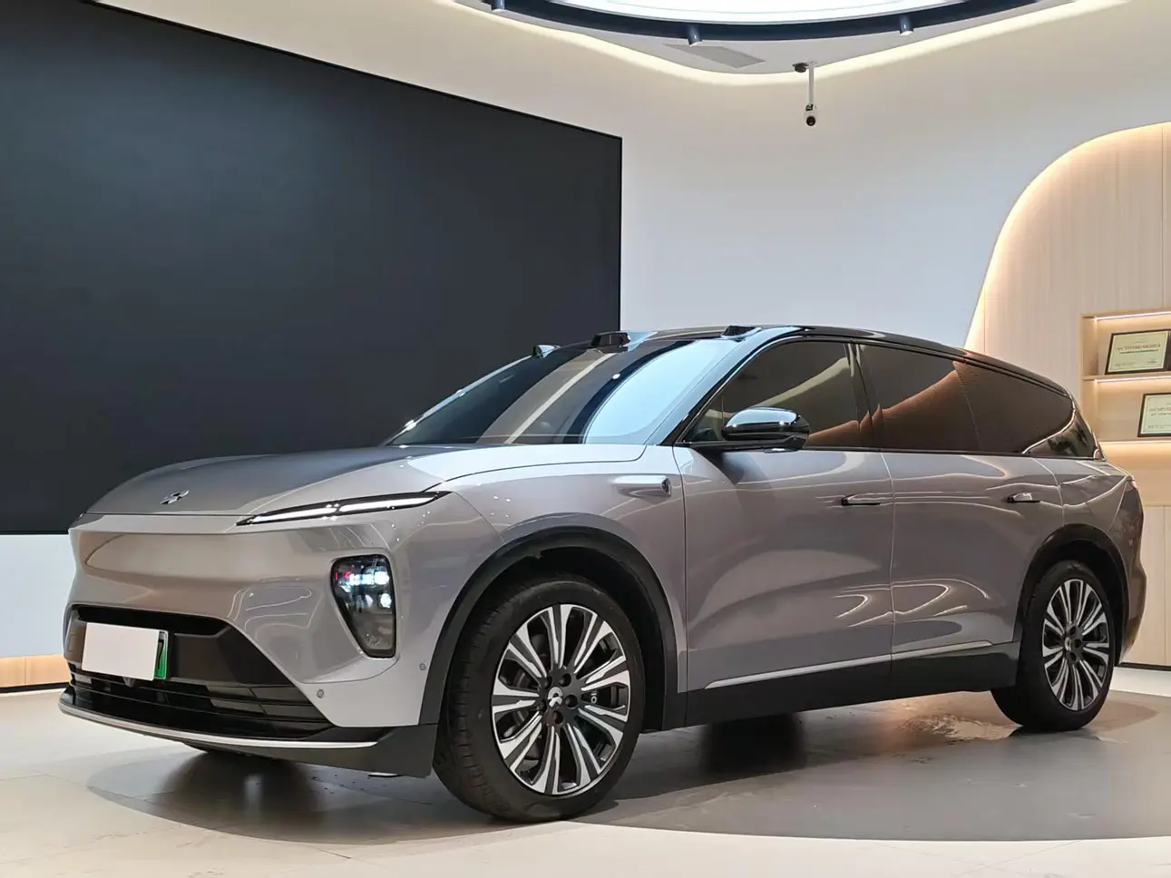 NIO ES8