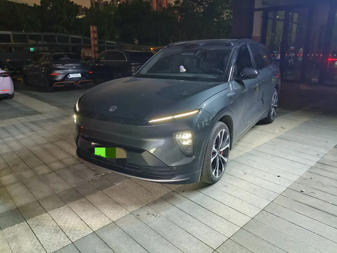NIO ES8