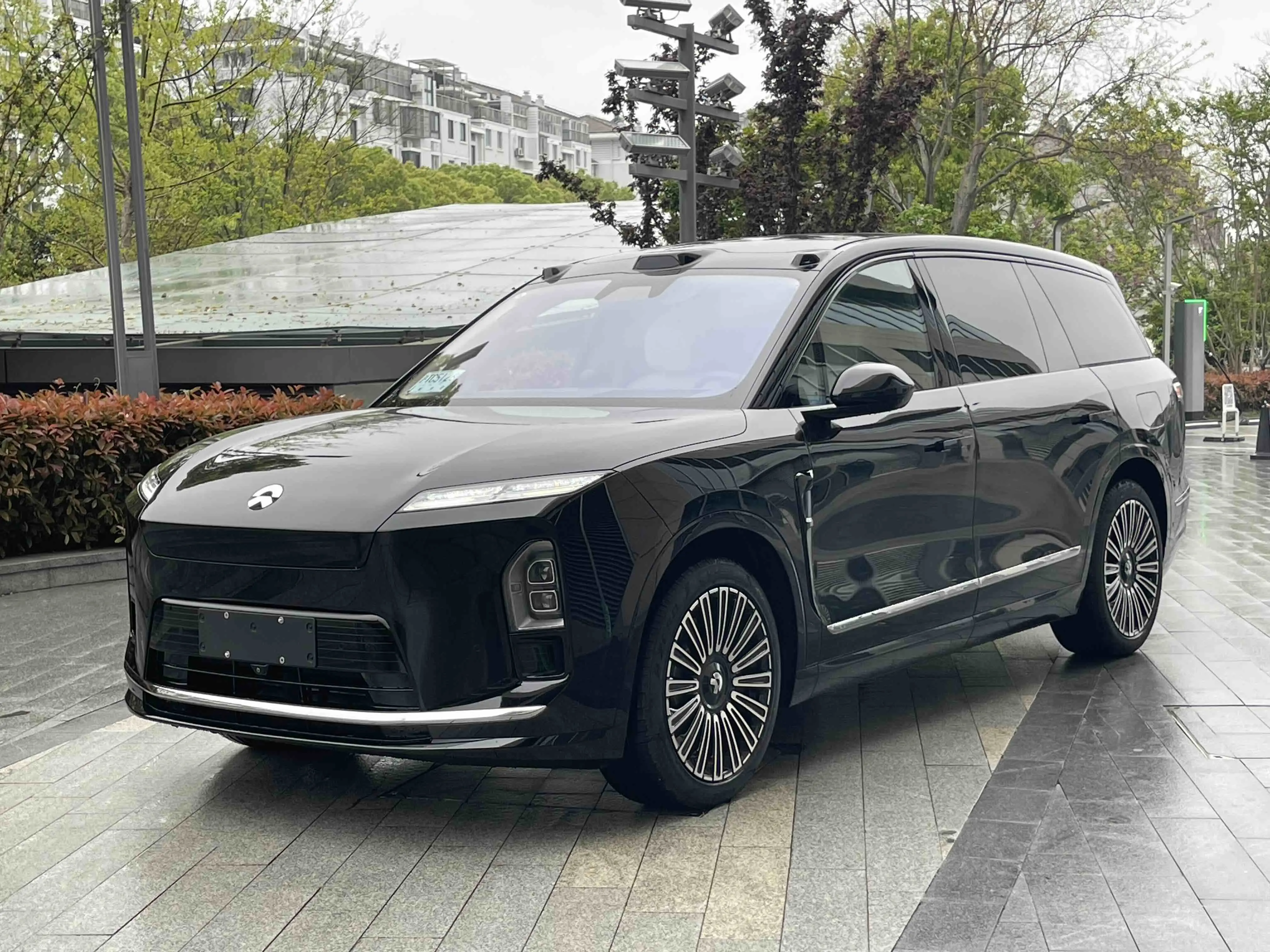 NIO ES8