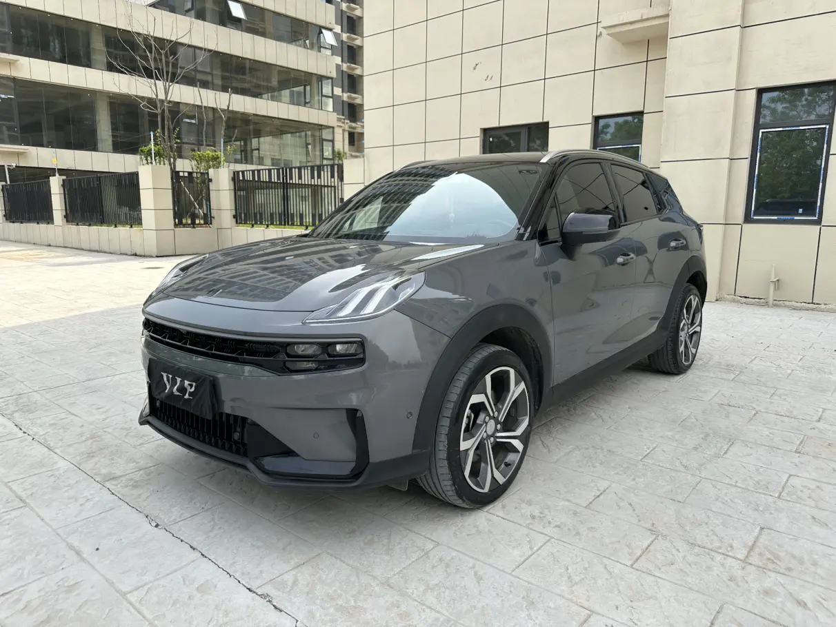 Lynk & Co 06