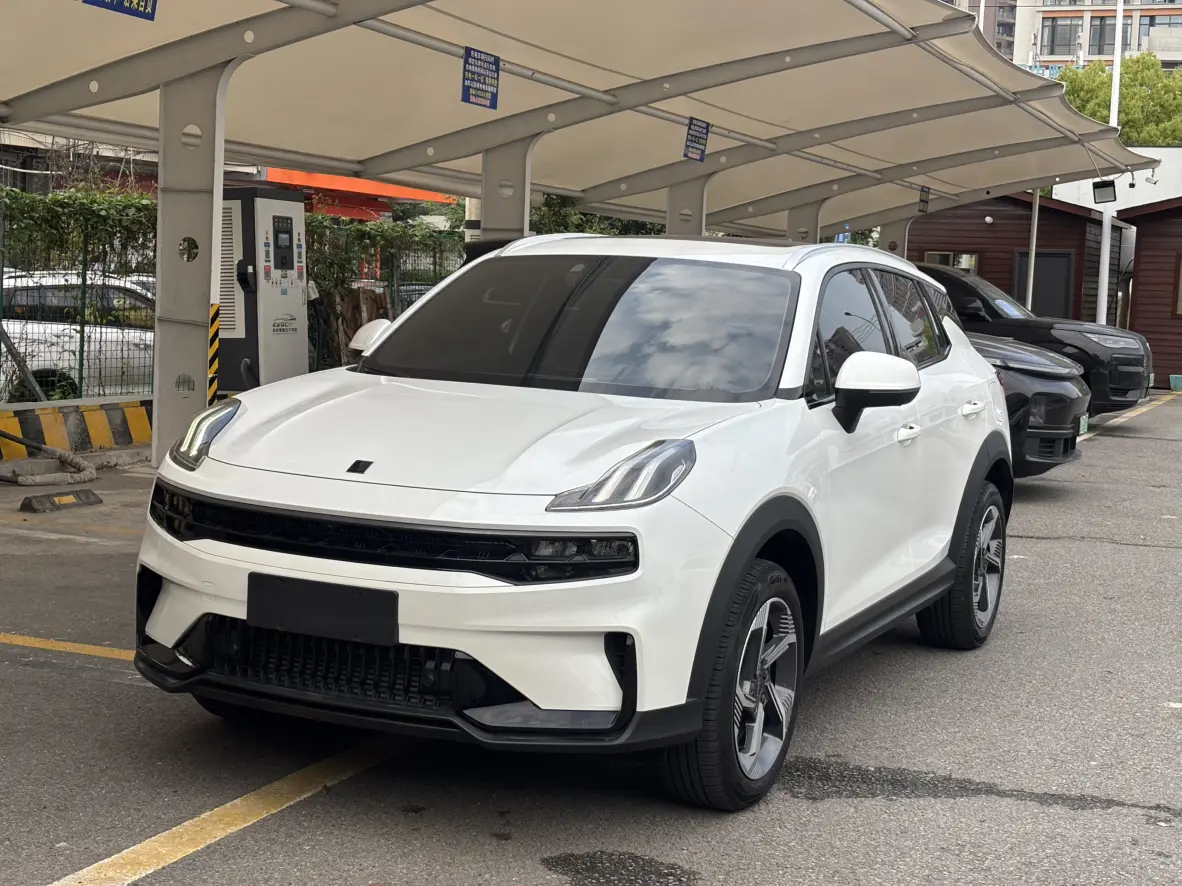 Lynk & Co 06