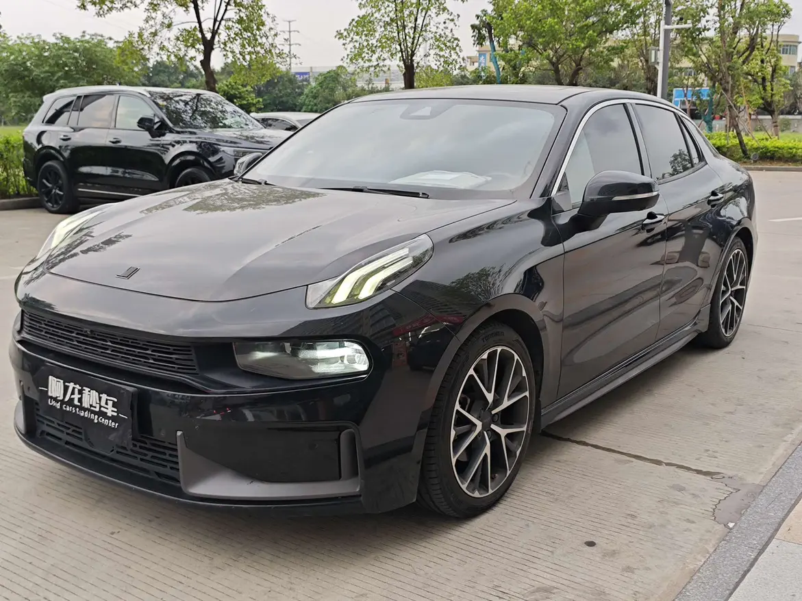 Lynk & Co 03