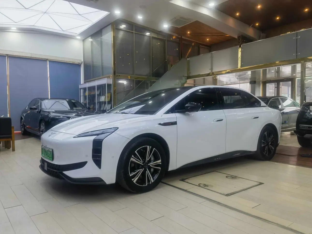 Hongqi EH7
