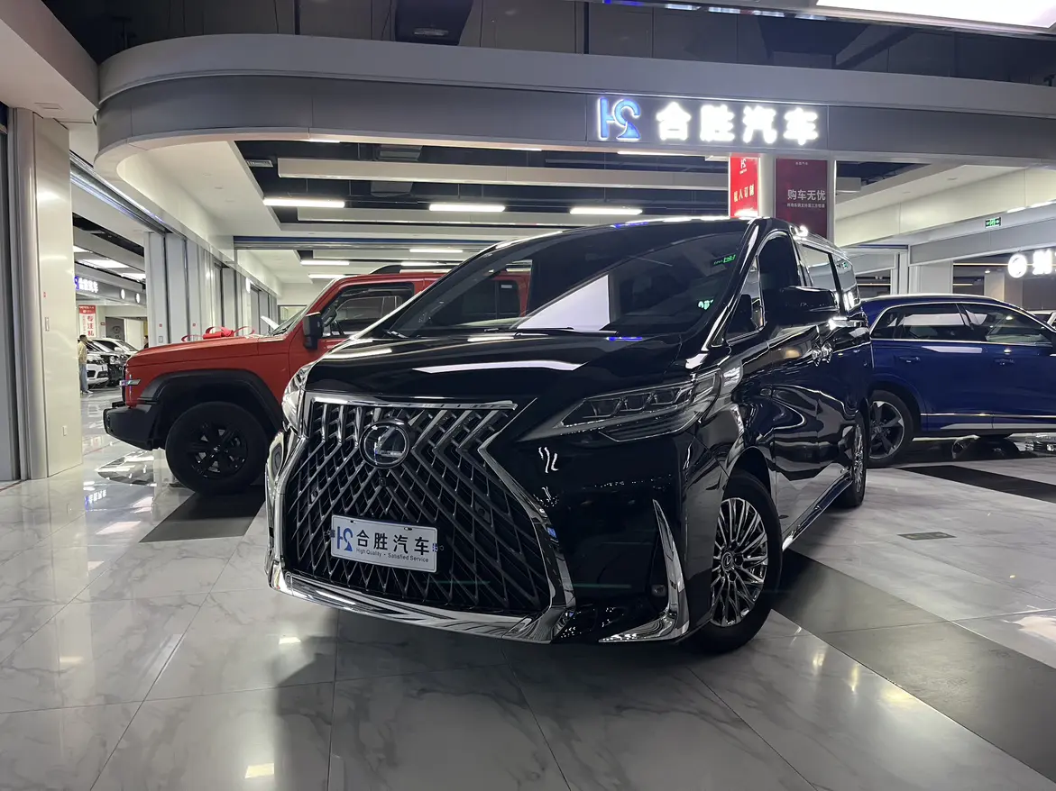 Lexus LM