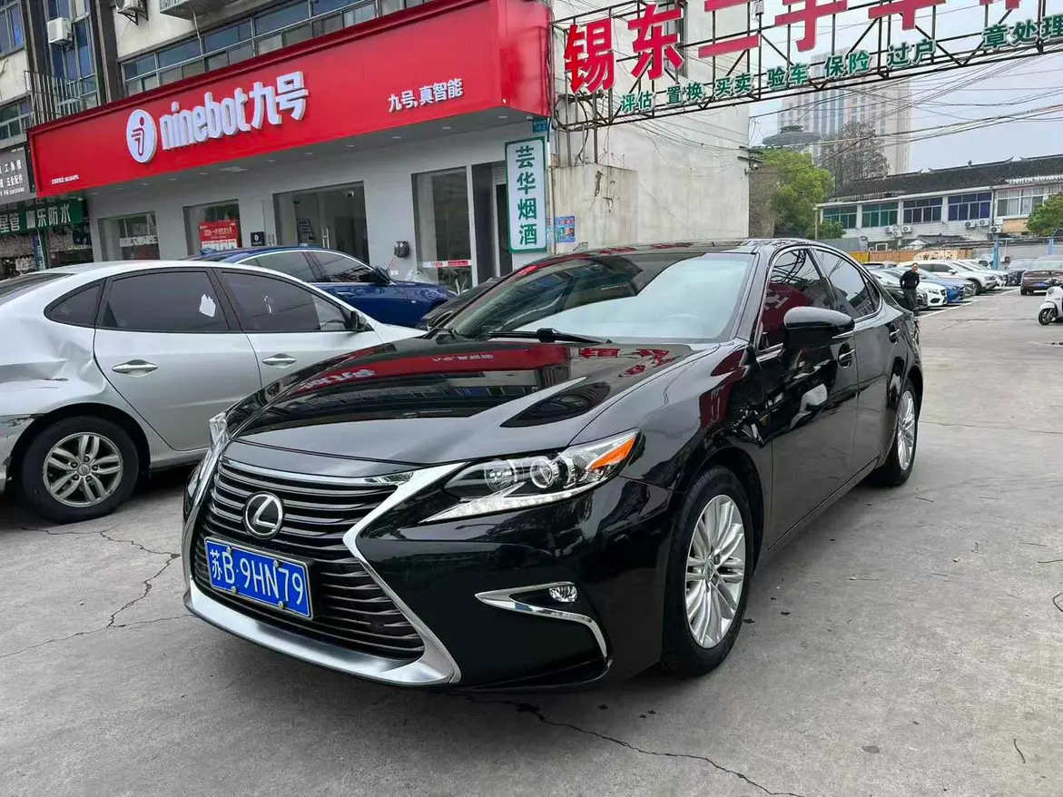 Lexus ES