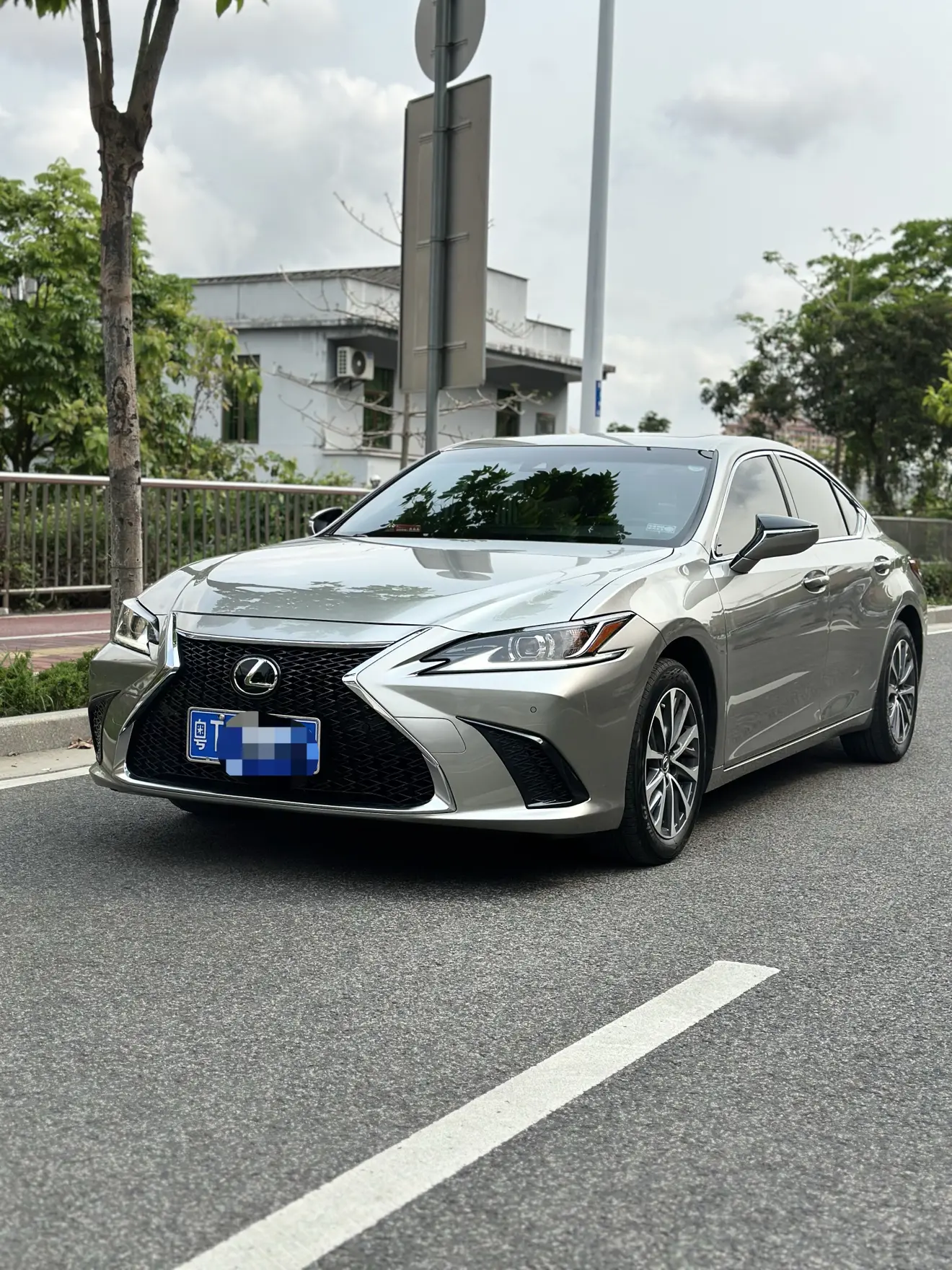 Lexus ES