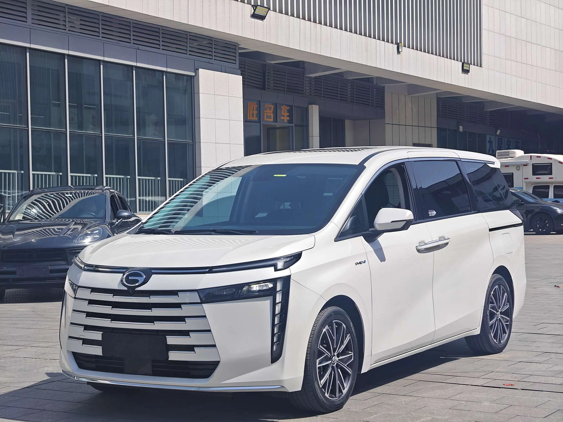 GAC Trumpchi E8 PHEV
