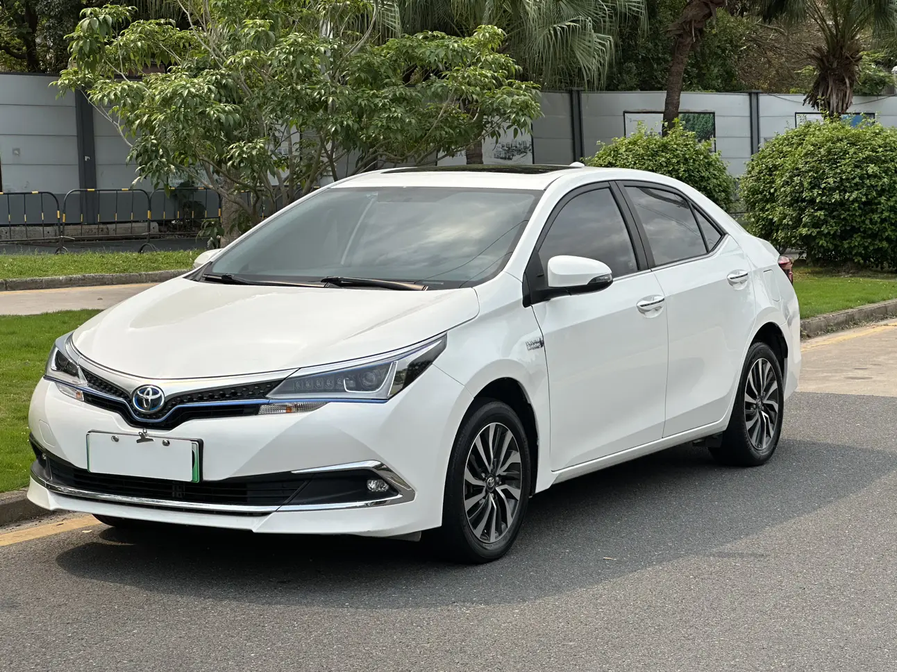 Toyota Corolla Dual Engine E+