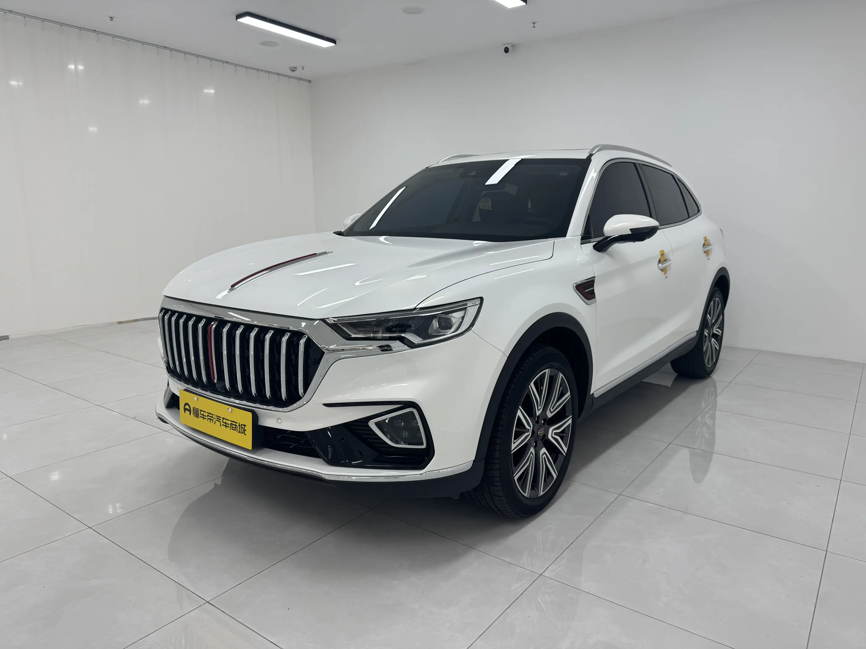 Hongqi HS5