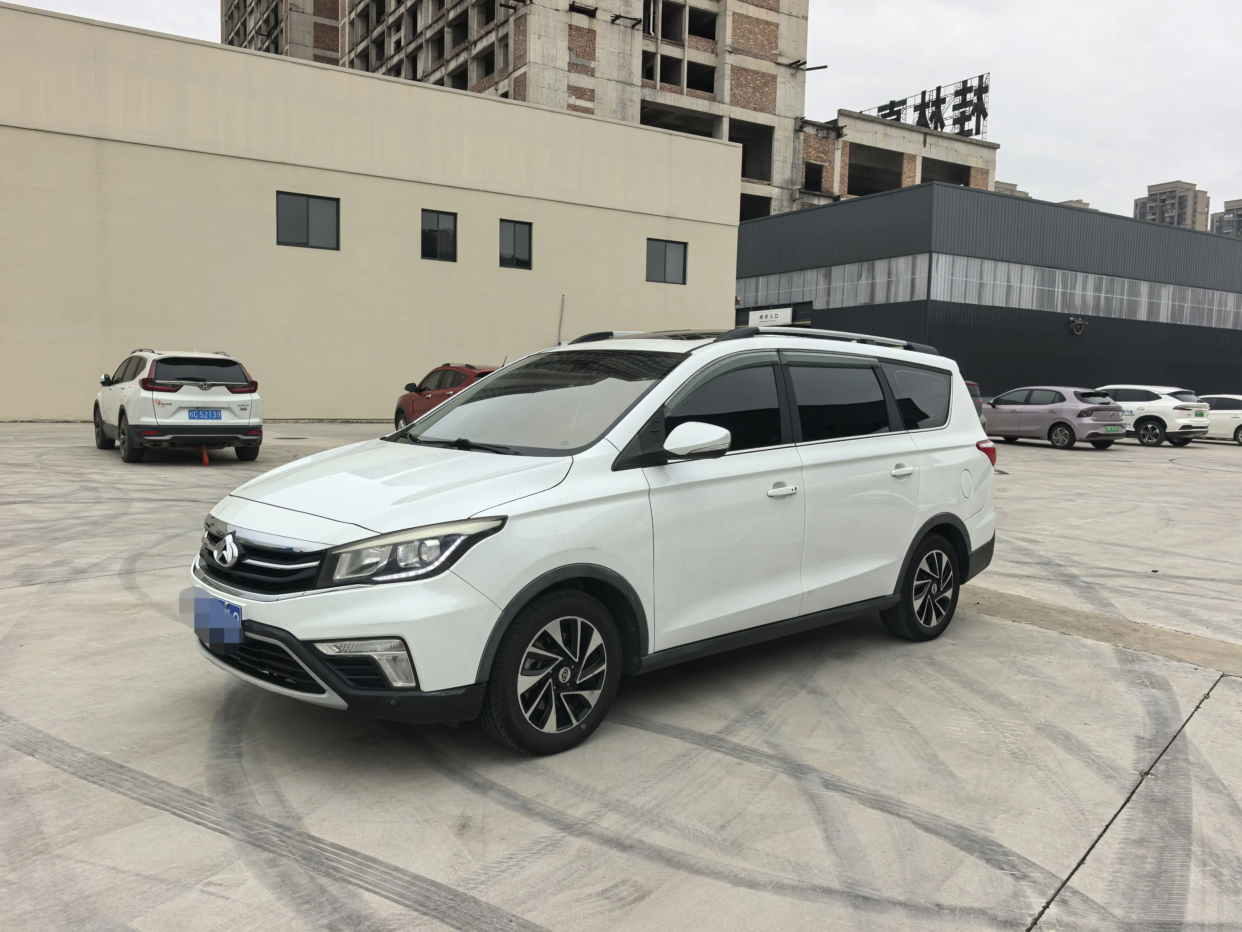 Oshan Changan Auchan A800