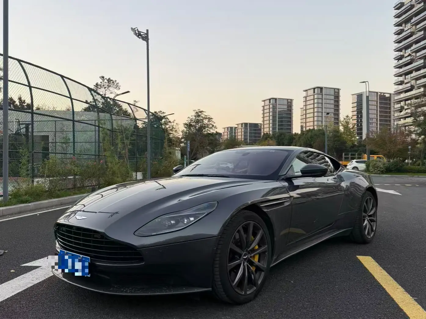 Aston Martin DB11