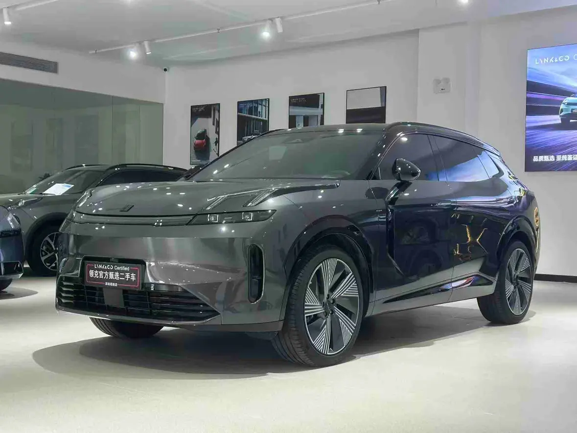 Lynk & Co 08 EM-P