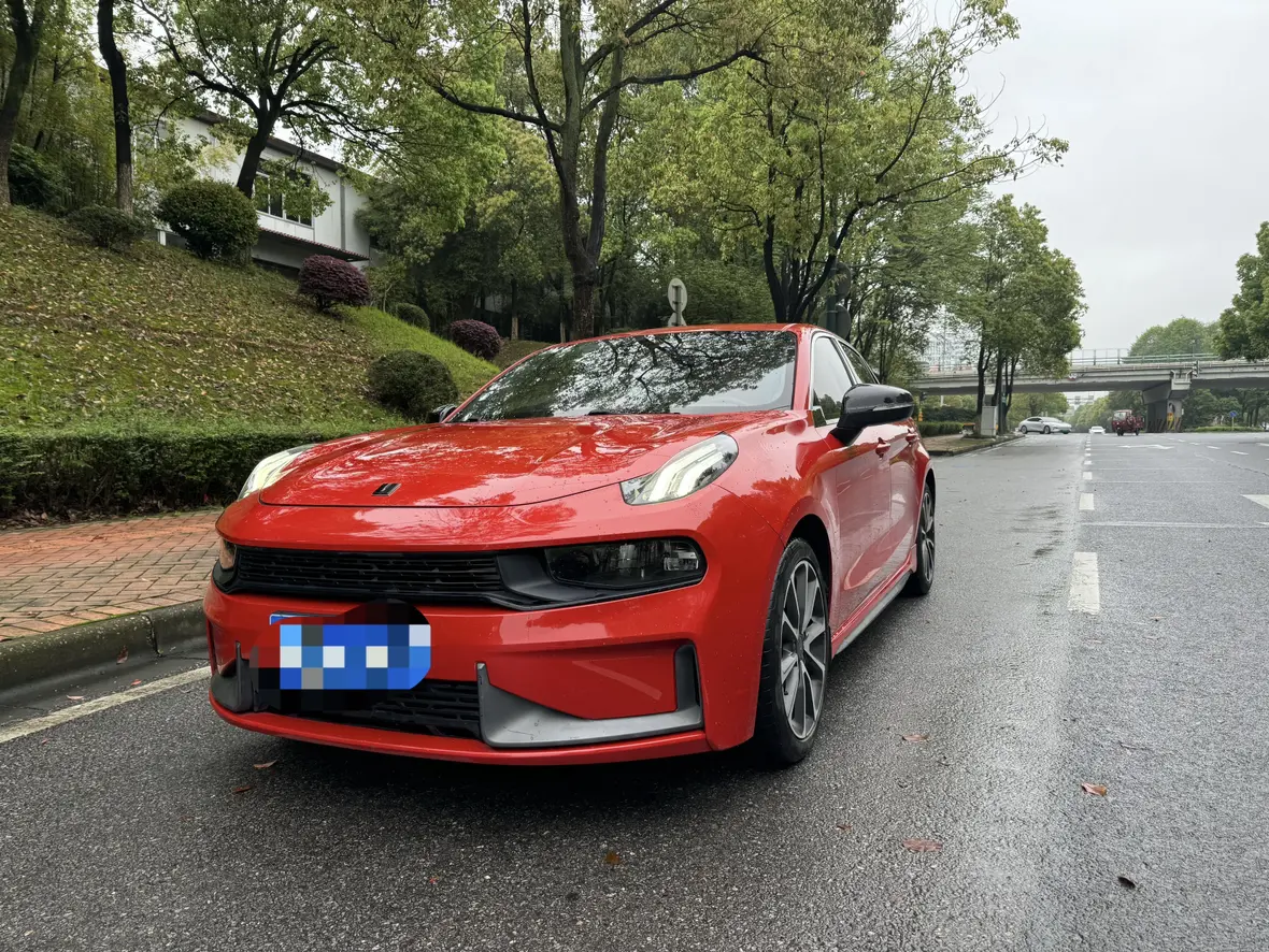 Lynk & Co 03